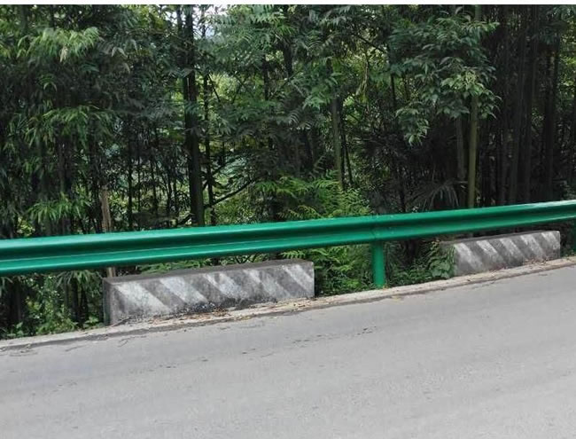 波形护（hù）栏